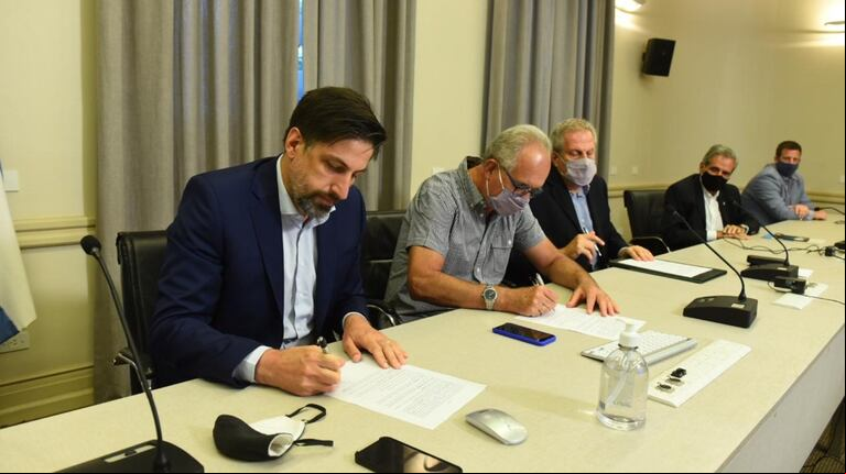 El ministro de Educación, Nicolás Trotta, cerró la paritaria 2020 para docentes y no docentes universitarios (Foto: Twitter Nicolás Trotta)