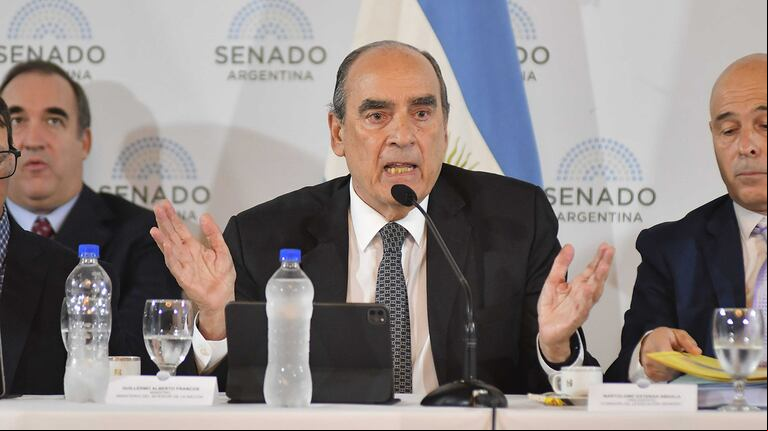 El ministro de Interior, Guillermo Francos, itió que el panorama para el oficialismo es que los proyectos serán modificados y regresarán a la Cámara de Diputados para que allí se acepten o rechacen los cambios de los representantes de las provincias. (Foto: NA / Juan Vargas).