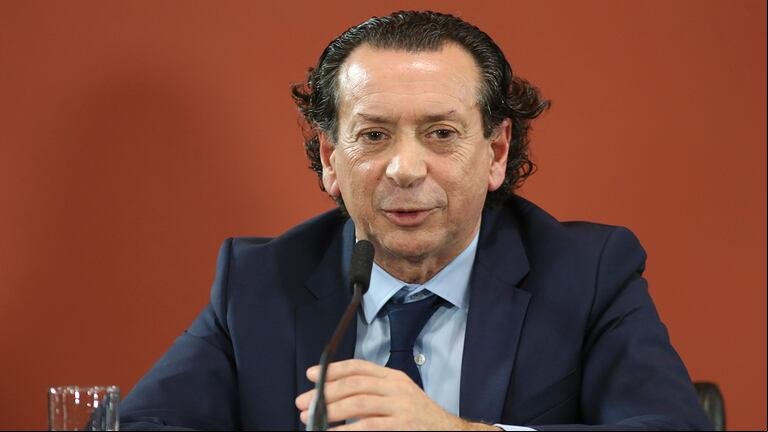 El ministro de Producción dijo que el Gobierno prefiere paritarias cerradas en el primer semestre.
