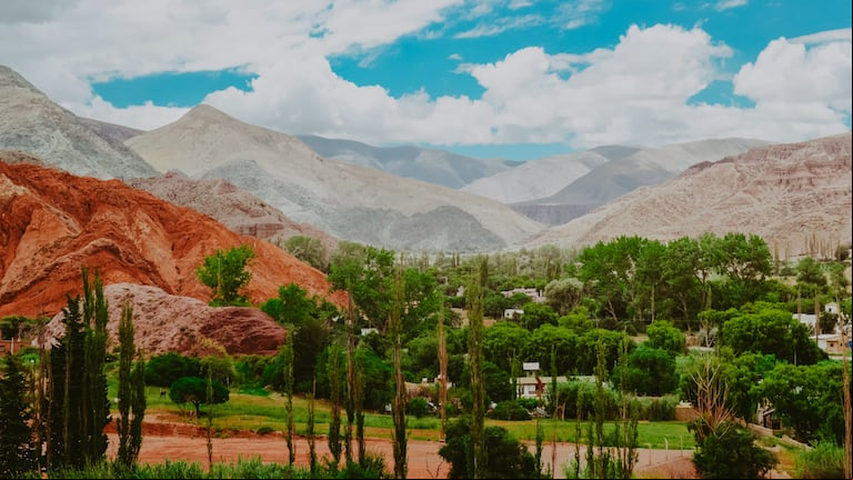 El norte argentino se caracteriza por sus paisajes montañosos. (Foto: Adobe Stock)
