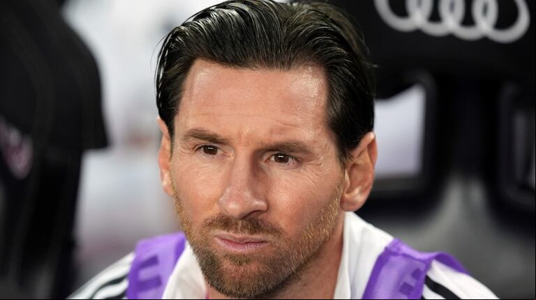 El nuevo look de la Pulga no pasó desapercibido y rápidamente se convirtió en tendencia. (Foto: AP Photo/Rebecca Blackwell)