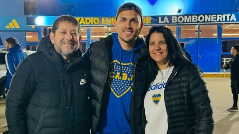 El papá del jugador de la Roma compartió una foto de su hijo con la camiseta de Boca. (Foto: @danielparedes1967/Instagram)