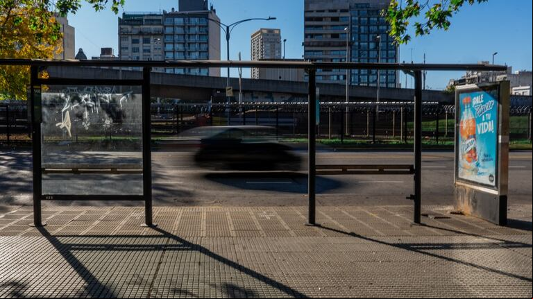 El paro de la UTA dejó hoy a 10 millones de argentinos sin colectivos. (Foto: Leandro Heredia / TN)