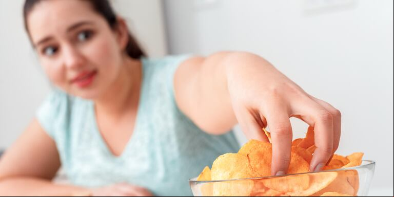 El picoteo entre comidas hay que evitarlo. (Foto: Adobe Stock)