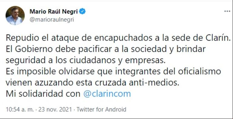 El presidente del interbloque de Juntos por el Cambio en Diputados Mario Negri repudió el ataque a la sede de Clarín (Foto: captura Twitter @marioraulnegri).