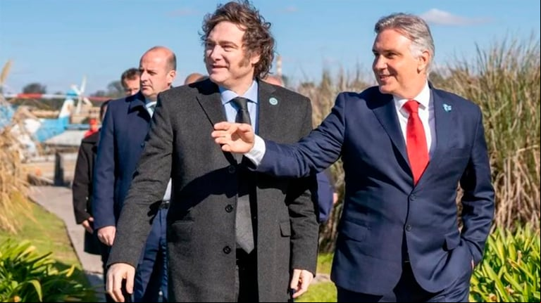 El presidente Javier Milei junto al gobernador cordobés, Martín Llaryora.  