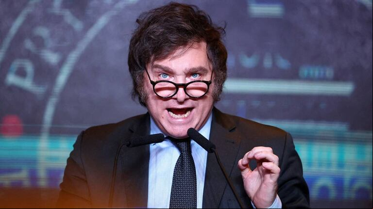 El presidente Javier Milei redobla las críticas sobre los gobernadores y asegura que no cederá. (Foto: Reuters - Agustín Marcarian).