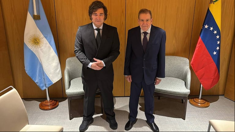 El presidente Javier Milei se reunió en España con el mandatario electo de Venezuela, Edmundo González Urrutia. (Foto: Presidencia)