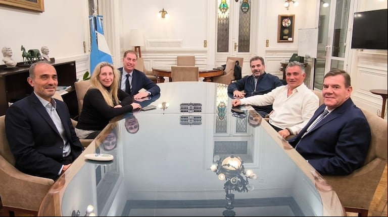 El Presidente, por ahora, no busca un acuerdo entre el PRO y LLA, sino incorporar a las listas libertarias a macristas que están dispuestos a pegar el salto. Por eso siguen las negociaciones con Cristian Ritondo, Diego Santilli y Guillermo Montenegro. (Foto: Presidencia).