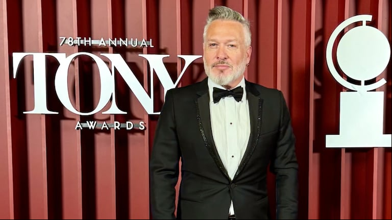 El productor argentino Diego Kolankowsky ganó dos Premios Tony en Broadwayfue una de las grandes figuras de los Premios Tony 2025: ganó como mejor musical por Maybe Happy Ending y como mejor reestreno por Sunset Blvd.. (Foto: Instagram/diegokol).