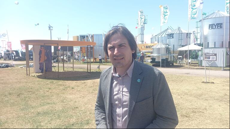“El productor cada vez más está involucrado en sumar tecnología, inteligencia artificial y robótica, porque la tecnología aplicada a la producción", afirmó Lucas Magnano, presidente de Coninagro.