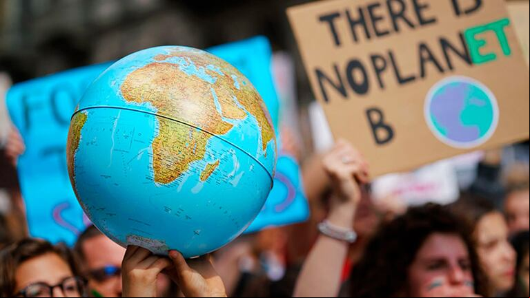 El proyecto de ley ómnibus incluye breves consideraciones respecto de la política ambiental. (Foto: Reuters)