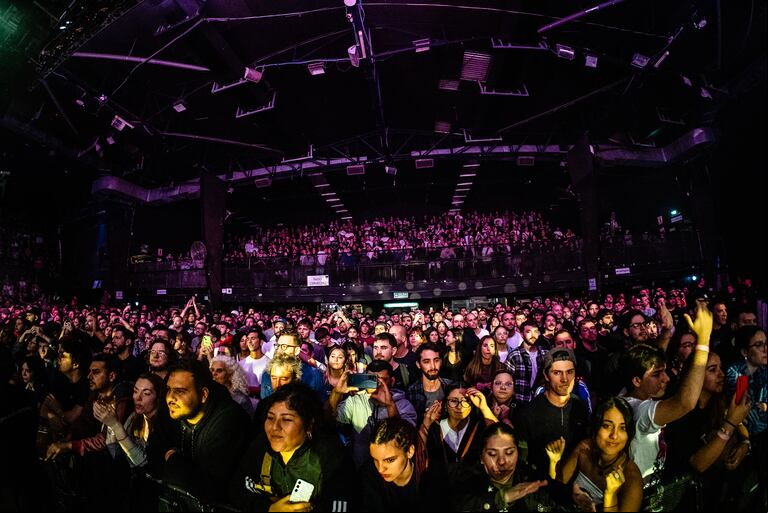 El público de Cindy Cats disfrutó de un escenario 360° del que se podía ver a la banda en acción desde cualquiera de los ángulos del estadio. (Foto: gentileza prensa - @simon_canedo)