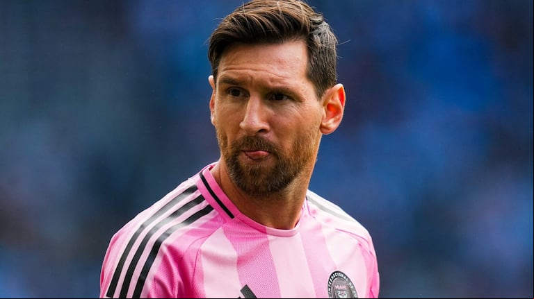 El regalo especial que recibió Messi por parte de un jugador del fútbol argentino. (Foto: Reuters).