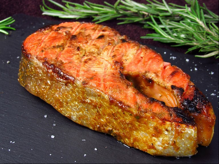El salmón, entre otras opciones, es recomendado por contener Omega-3. (Foto: Pixabay)