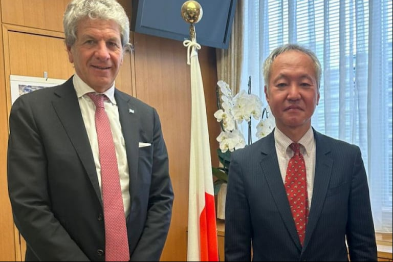 El Secretario de Coordinación de Producción, Juan Pazo y el viceministro de Asuntos Internacionales del Ministerio de Agricultura, Silvicultura y Pesca (MAFF), Yoichi Watanabe. (Foto: SAGyP).
