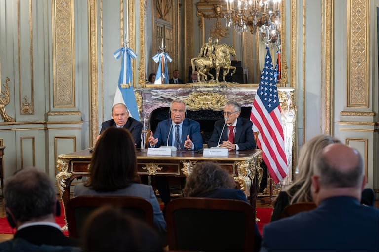 El secretario de Salud de Donald Trump compartió una conferencia de prensa en el Palacio San Martín. (Foto: embajada EEUU en la Argentina)