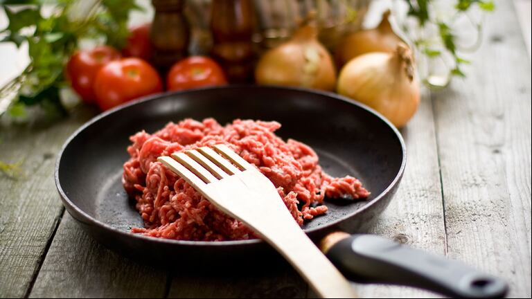 El Síndrome Urémico Hemolítico también puede transmitirse mediante el agua contaminada, la leche no pasteurizada y las frutas y verduras mal lavadas.