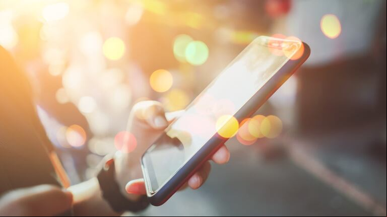 El teléfono celular tiene que limpiarse bien. (Foto: Shutterstock)