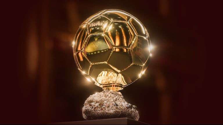 El trofeo del Balón de Oro. (Foto:@ballondor vía X)