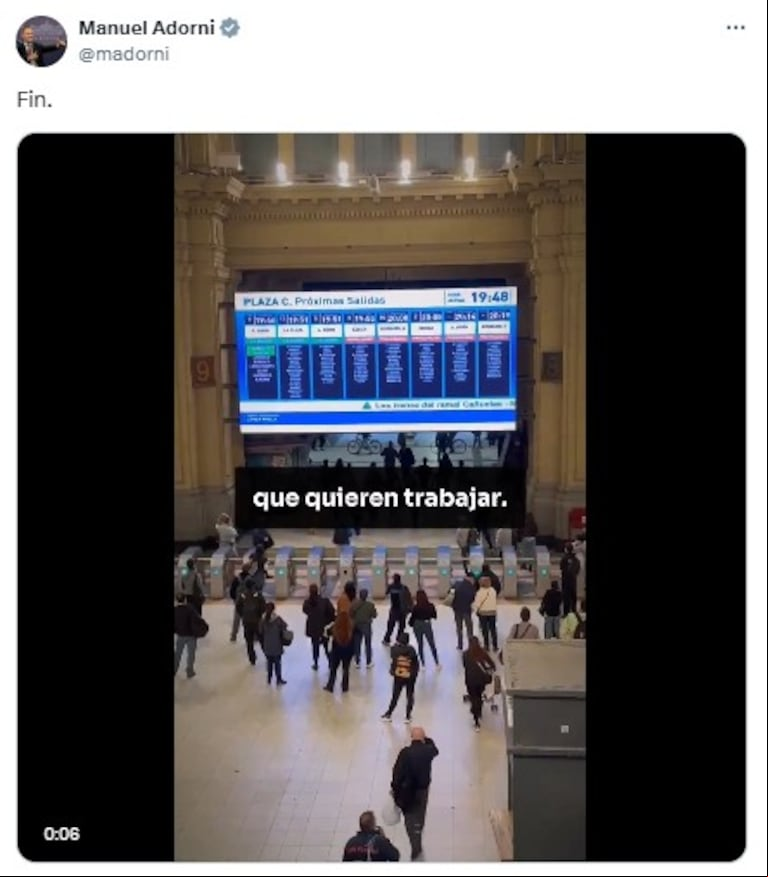 El vocero presidencial compartió la leyenda que se leía en las pantallas de las estaciones de tren. (foto: TWitter/@madorni).