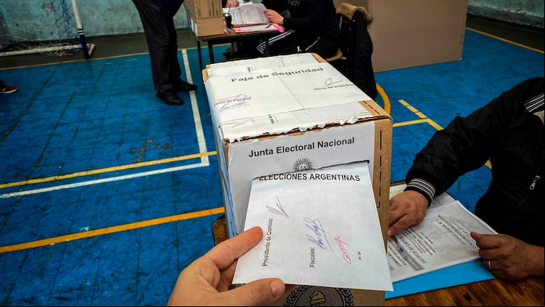 ELECCIONES 2023. Cuáles son los diferentes tipos de votos que pueden realizar los electores. (Foto: EFE/ Juan Ignacio Roncoroni)