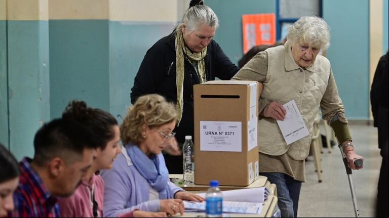 Elecciones PASO 2023: el Código Nacional Electoral establece sanciones para quienes no cumplan con sus funciones designadas durante las elecciones (Foto: Télam).