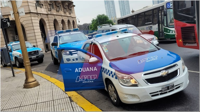 En el lunes postelectoral, el Gobierno refuerza los controles cambiarios en la City porteña. (Foto: TN/Daniel Malnatti)