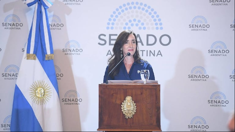 En la conmemoración del 43° aniversario de la Gesta de Malvinas, Victoria Villarruel encabezó una ceremonia en la Cámara alta. (Foto: Senado de la Nación).