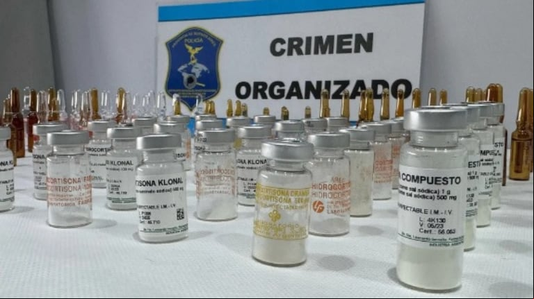 En los allanamientos se secuestraron 54 recetas para la obtención de fentanilo y morfina. (Foto: Policía de la provincia de Buenos Aires)