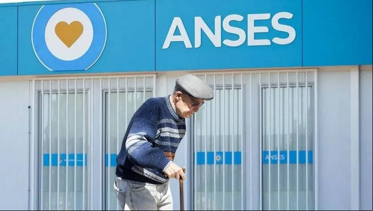 En mayo, la jubilación mínima queda en $190.141,60. Junto al bono, los haberes mínimos alcanzarán los $260.141,60. (Foto: ANSES)