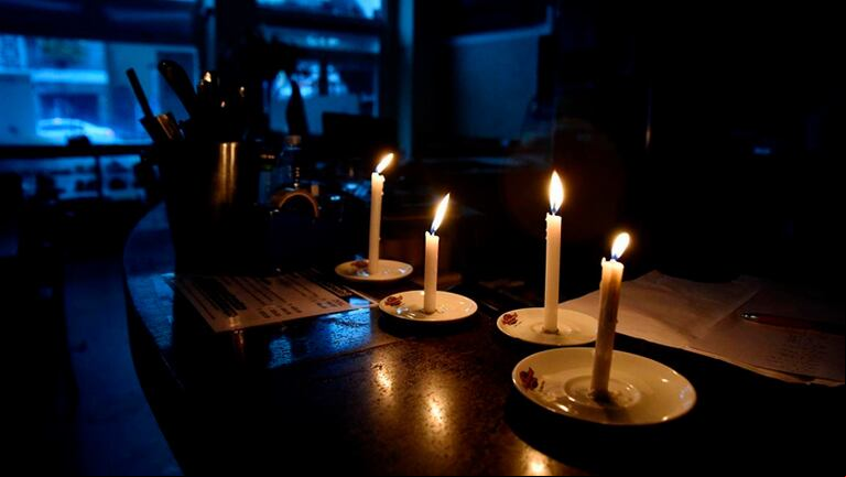 En medio de la ola de calor, hay miles de s sin luz en el AMBA. (Foto: NA)
