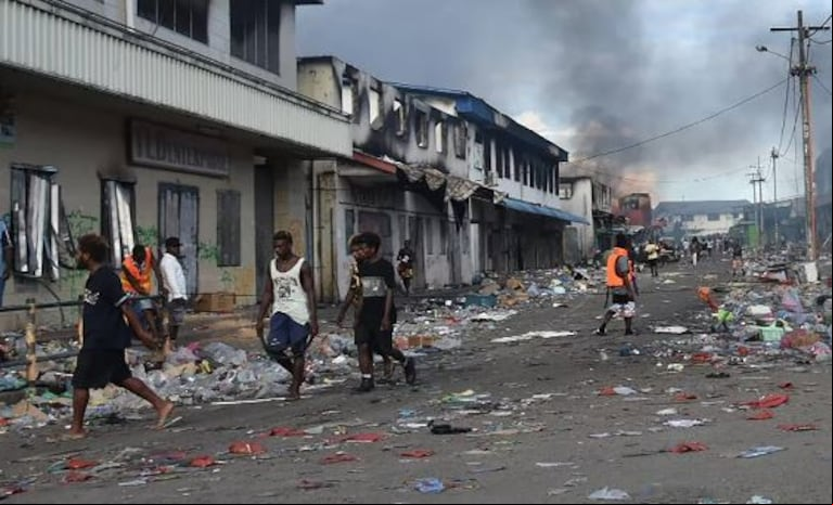 En noviembre de 2021, se registraron  disturbios que arrasaron la zona china de la capital de la Islas Salomón. (Foto: Charley Piringi/ AFP)