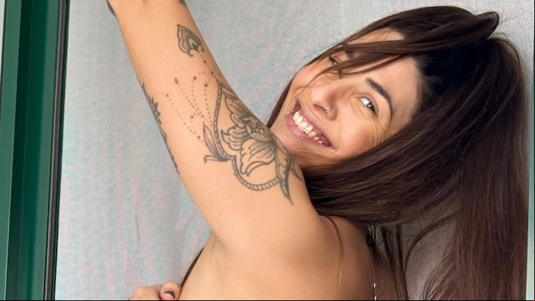 En topless, Ivana Nadal se bajó el pantalón y mostró su microtanga hilo dental: “Hola mi amor” (Foto: Instagram/@ivinadal).