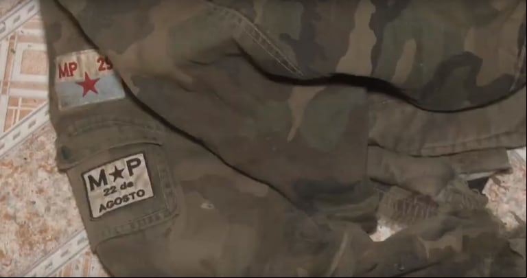 Encontraron camperas del MP 22 de agosto, un desprendimiento del ERP. (Foto: Policía).