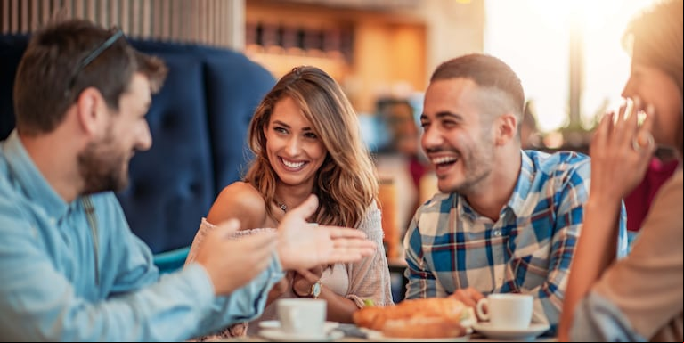 Entre agendas apretadas y prioridades: la amistad también necesita lugar. (Foto: Adobe Stock)