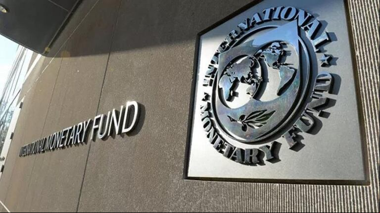 Entre el momento de la asunción de Javier Milei y hasta el 1° de febrero, la Argentina debería pagarle US$3600 millones al FMI. (Foto: Télam).