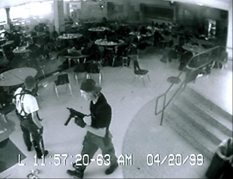 Eric Harris, a la izquierda, y Dylan Klebold, los autores de la masacre de Columbine en EEUU. Asesinaron a 12 estudiantes y a un profesor y se suicidaron.