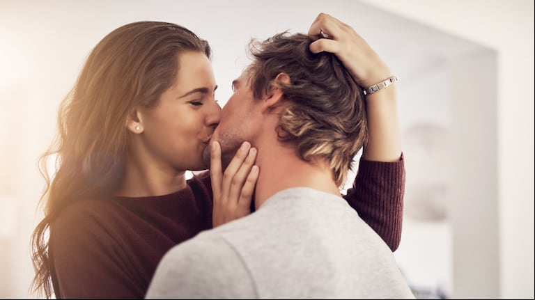 Escorpio, Tauro y Leo son los signos que mejor besan (Foto: Adobe Stock)