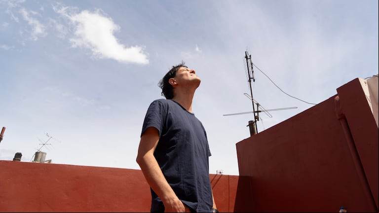 Escritor, músico y abogado, Matías Aldaz publicó "Esas nubes", "D'accord" y "La ciudad perfecta", junto a Laura Escudero Tobler, entre otros libros. (Foto: gentileza El Gran Pez)