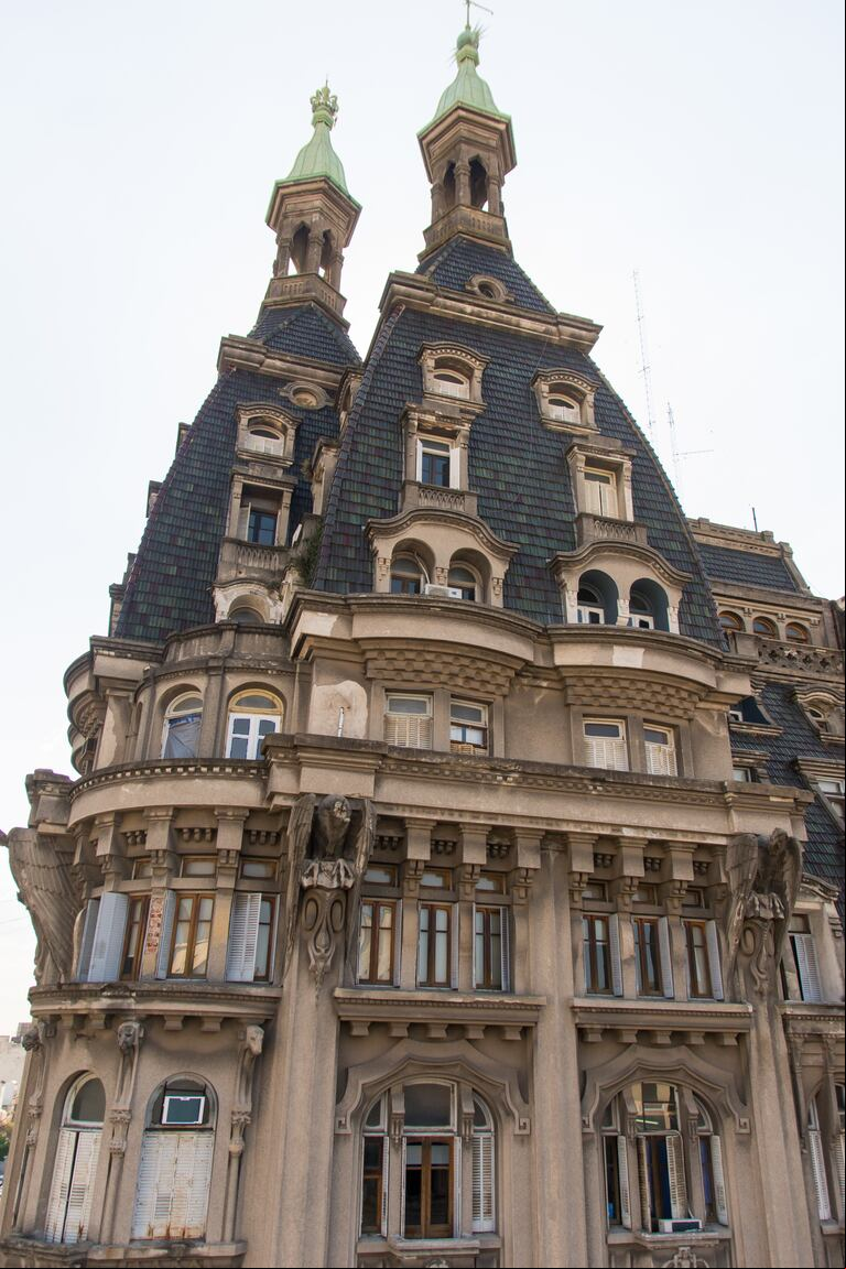Esta joya arquitectónica porteña fue inspirada en el Singer Building, un histórico rascacielos neoyorquino. (Foto: GCBA)