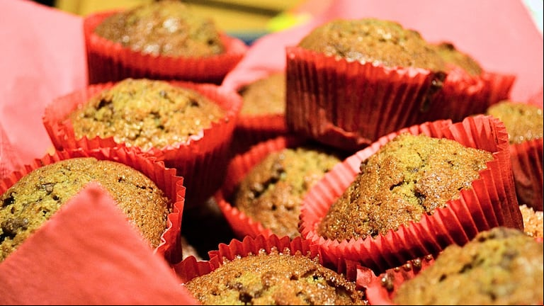 Esta receta de muffins de manzana se destaca por usar harina integral. (Foto: Pixabay)