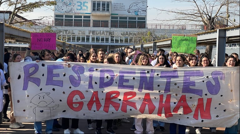 Esta semana hubo una fuerte movilización en el Hospital Garrahan en reclamo de recomposición salarial y mejores condiciones. (Foto: Asamblea Residentes del Garrahan)
