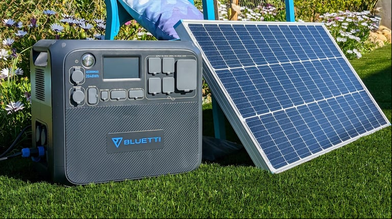 Este generador solar es ideal para sumarlo al equipo de viaje para lanzarse a la ruta. (Foto: Clean Technica)