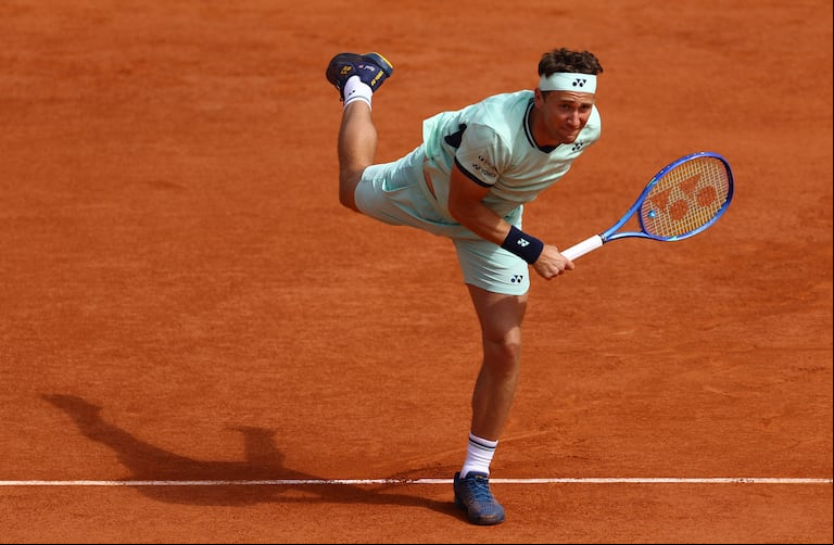 Etcheverry no pudo hacer nada ante el griego, que lo eliminó en tres sets. (REUTERS/Lisi Niesner)