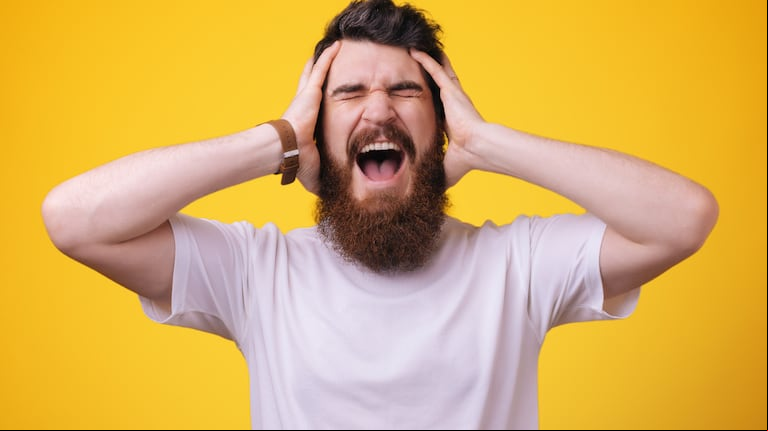 Fabricó un dispositivo que detecta reggaeton en el parlante del vecino y le envía interferencias por bluetooth. (Foto: AdobeStock)