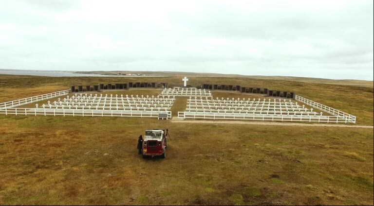 Familiares de caídos viajarán a Malvinas. (Foto: drone TN)