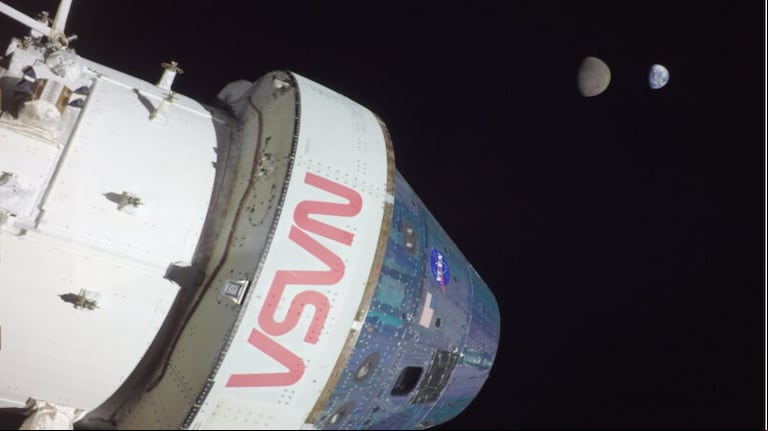 Foto de la Tierra y la Luna de la nave Orion