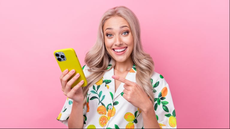 Furor por el WhatsApp rosa: de qué se trata, cómo activarlo y qué riesgos tiene