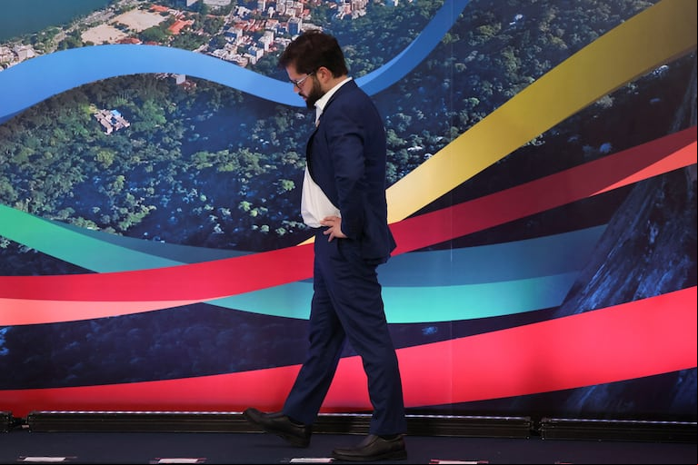 Gabriel Boric fue denunciado por acoso sexual por una mujer por hechos que habrían ocurrido hace 11 años en Punta Arenas. (Foto: REUTERS/Pilar Olivares).